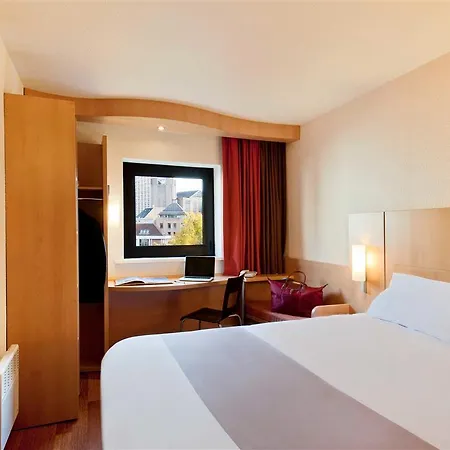 Hotel Ibis Centre Gares 3*